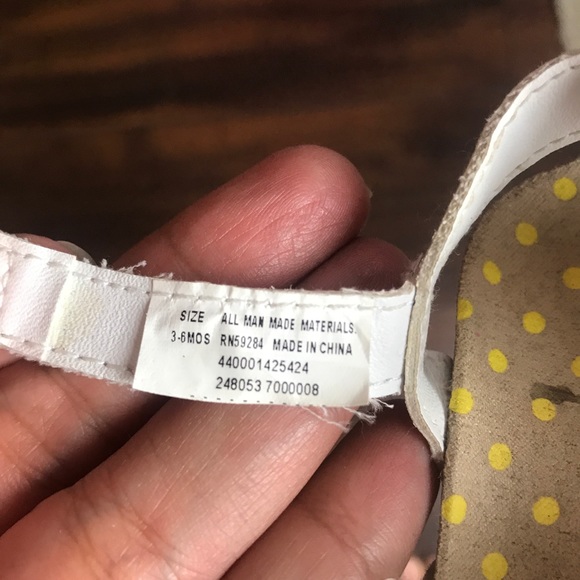 Infant White Daisy Flower Sandals - Picture 4 of 4